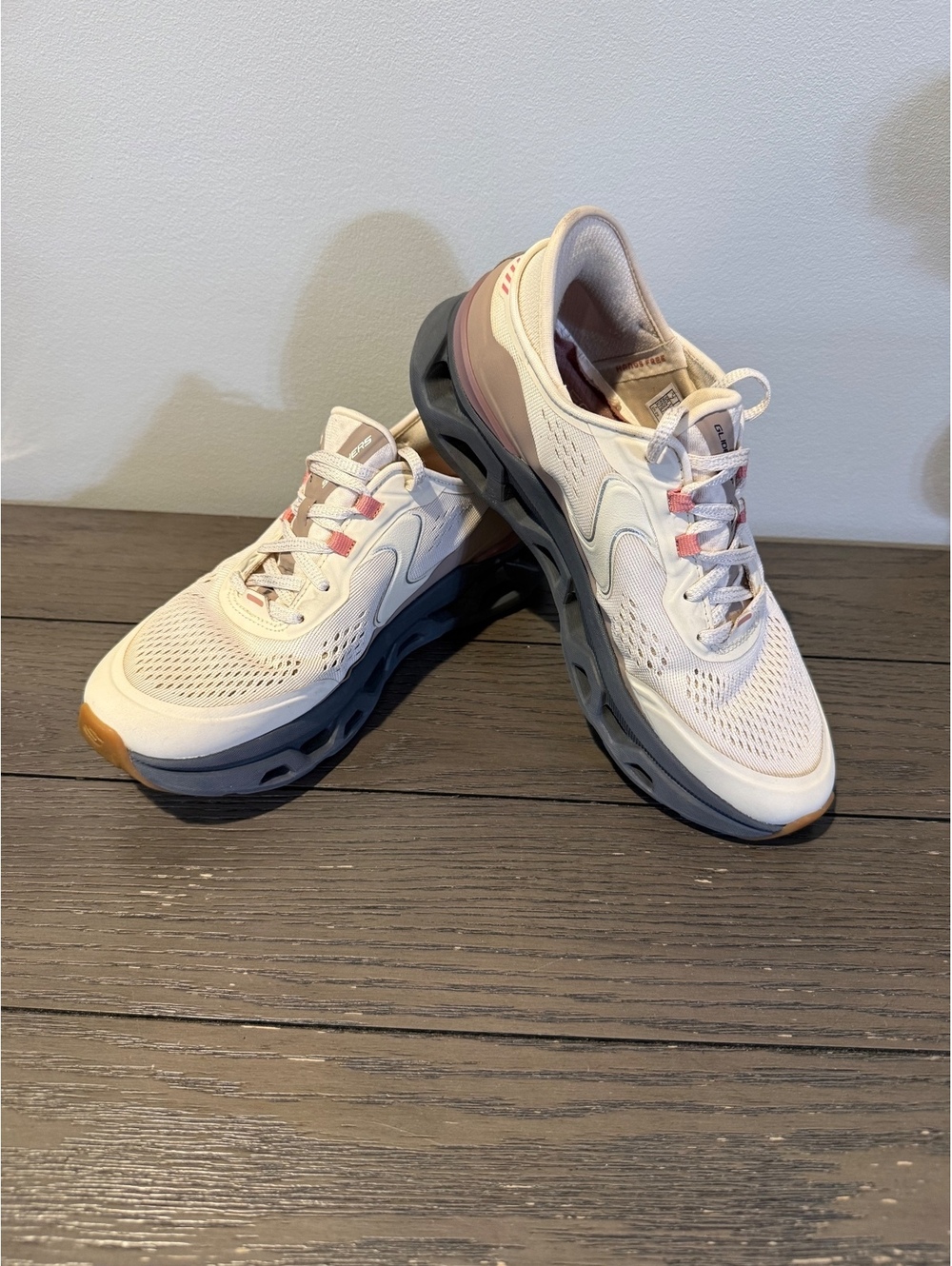 Skechers Women's Size 7 Athletic Sneakers